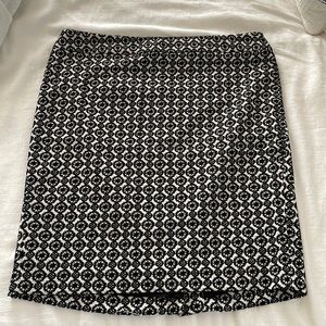 Patterned pencil skirt
